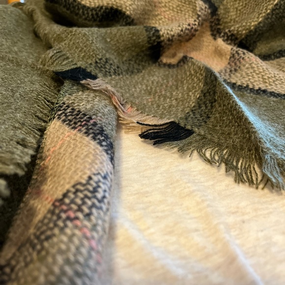 NWT Plaid Blanket Scarf Wrap - Picture 10 of 16